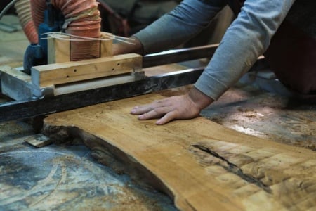 Les secrets des artisans bois et m&eacute;tal pour cr&eacute;er des meubles durables