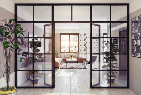 Une verri&egrave;re associant bois et m&eacute;tal structure un int&eacute;rieur sans cloisonner l'espace